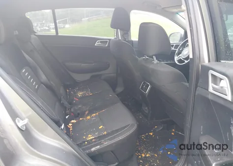 2018 Kia Sportage Lx z USA, uszkodzony, nr VIN KNDPMCAC9J7315577